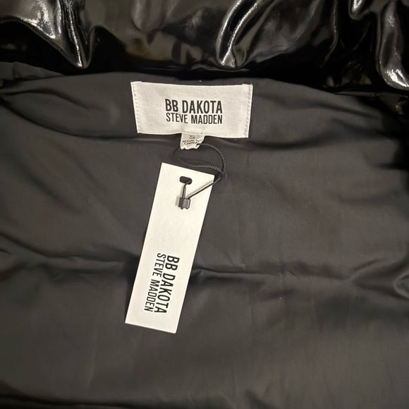 NWT BB Dakota Steve Madden Black Cloud Shine Puffer Vest Size Small - Picture 7 of 9